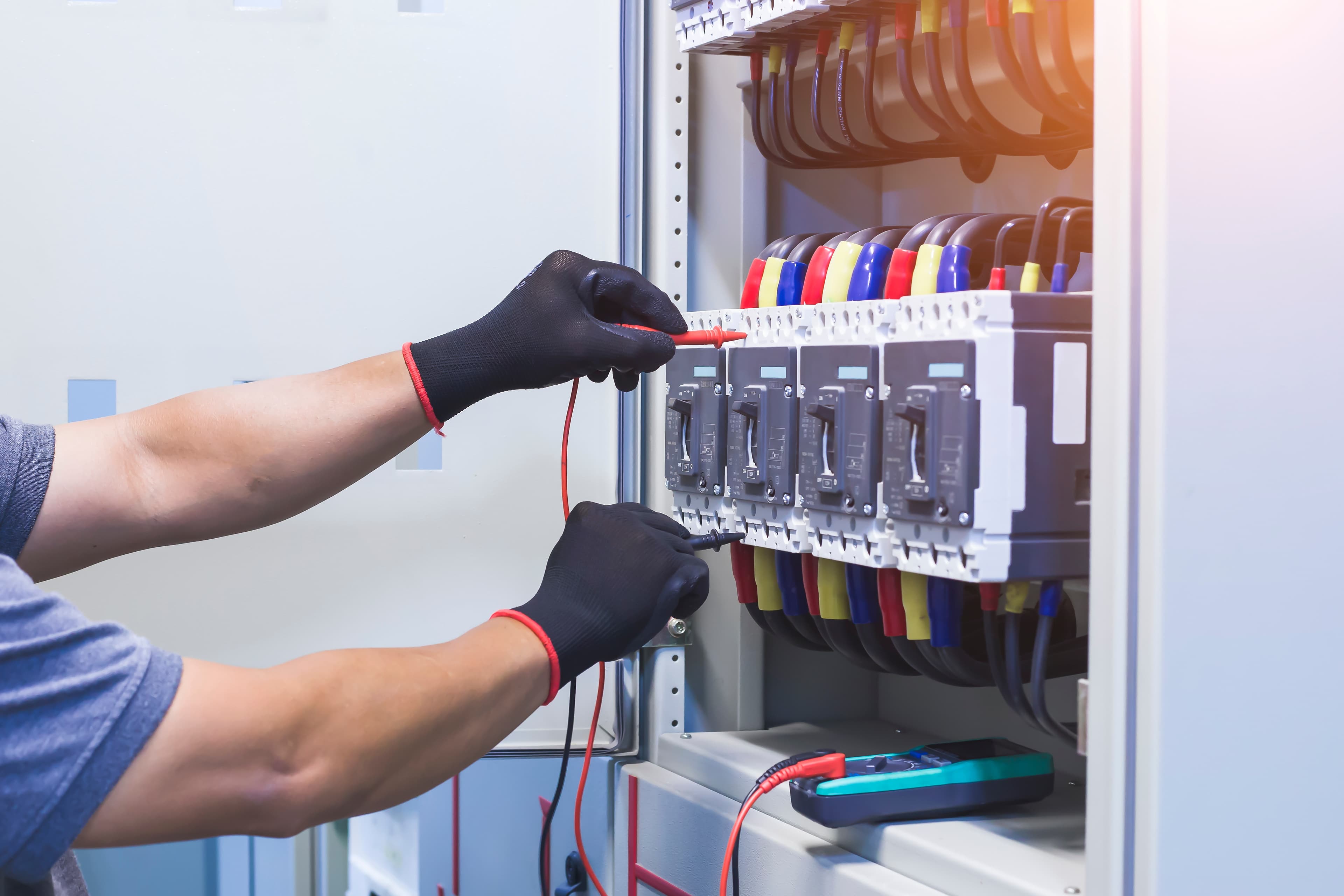 Professional Electrician Dubai for All Electrical Needs